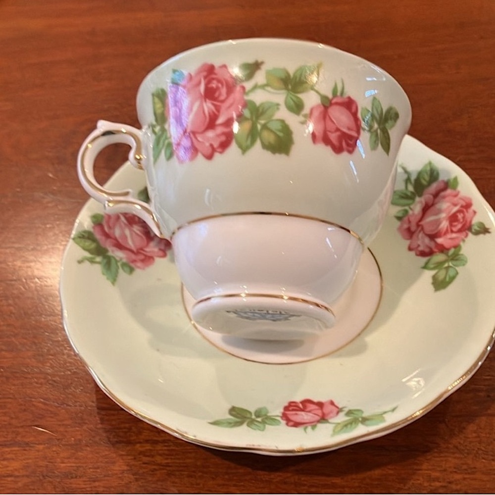 Colclough vintage bone China tea cup & saucer, pink roses on green & white - Picture 3 of 11